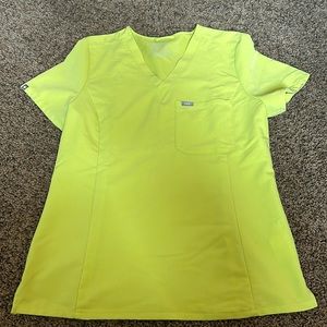 Citrine Figs Scrub Top in Slim Catarina Size Large